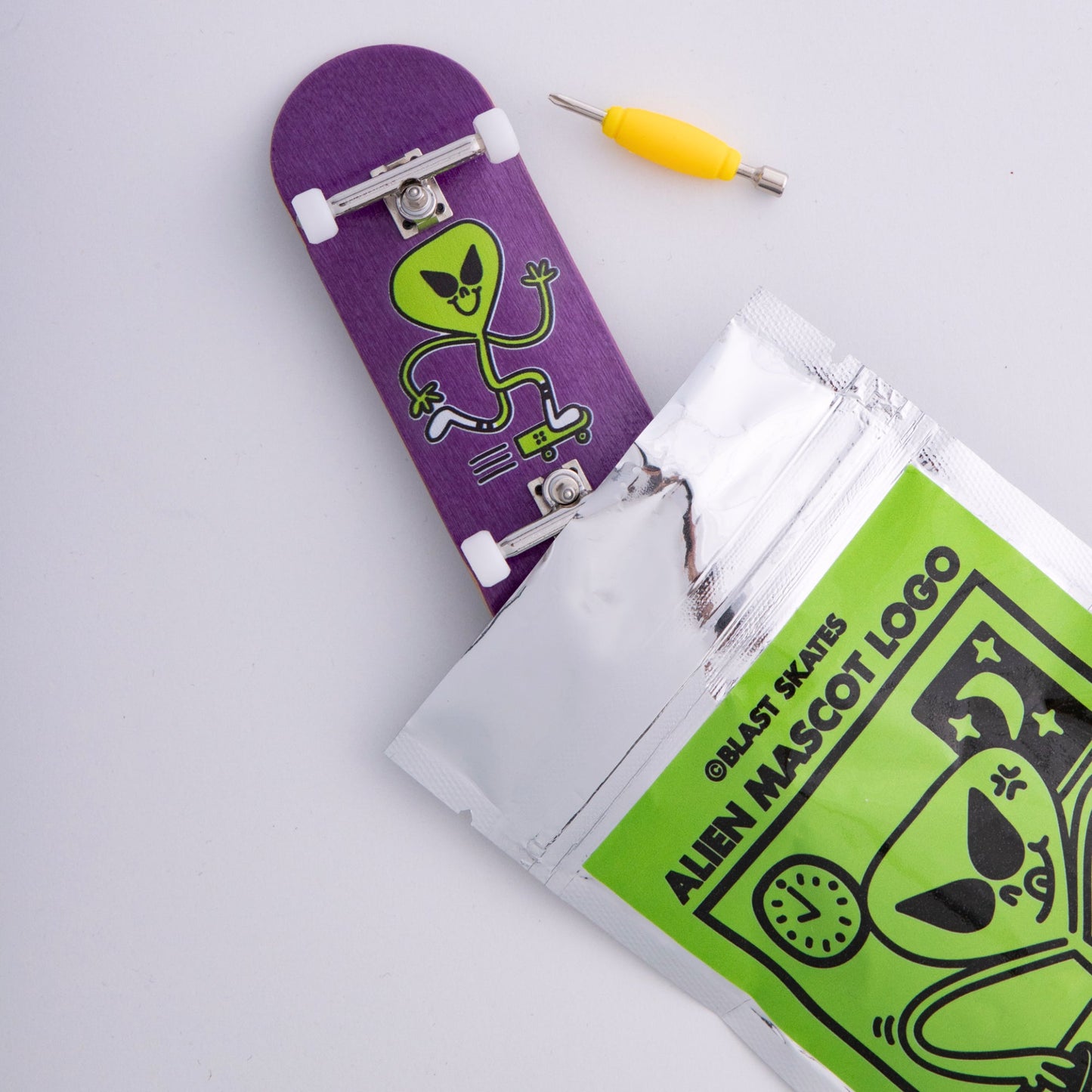 ALIEN MASCOT FINGER BOARD